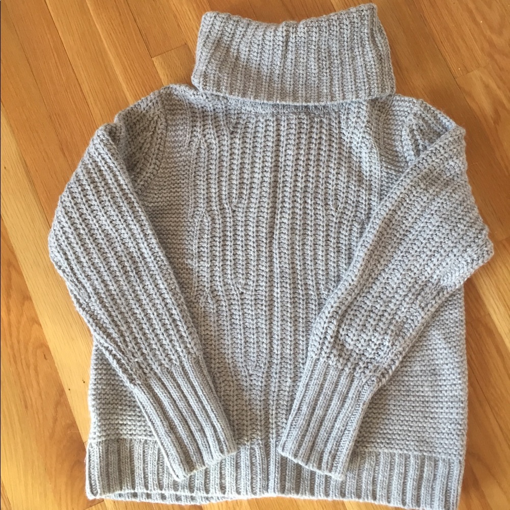 Cozy Banana Republic Grey Sweater
